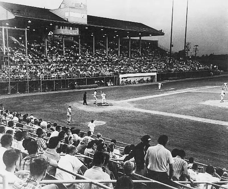 Ned Skeldon Stadium, 1982