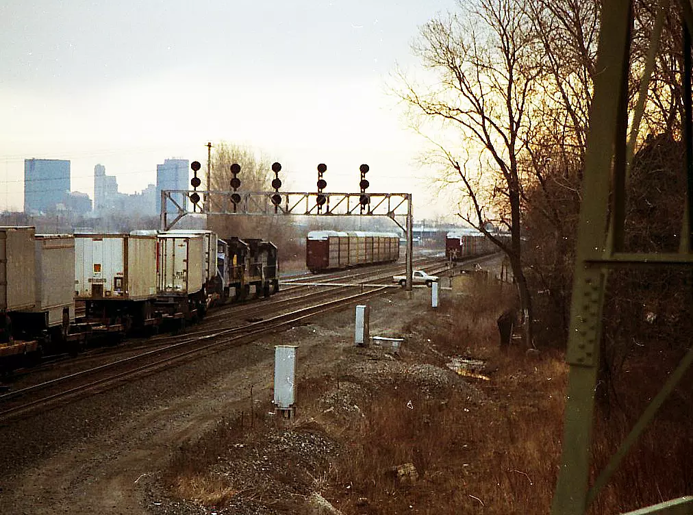 Eastbound TV train headed for the Mega-terminal, Photo 14