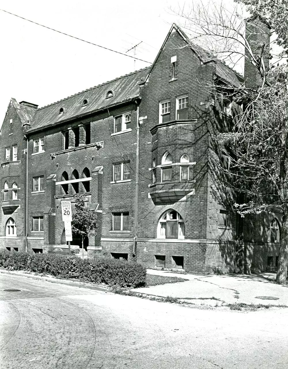 Macomber Apartments (1903)