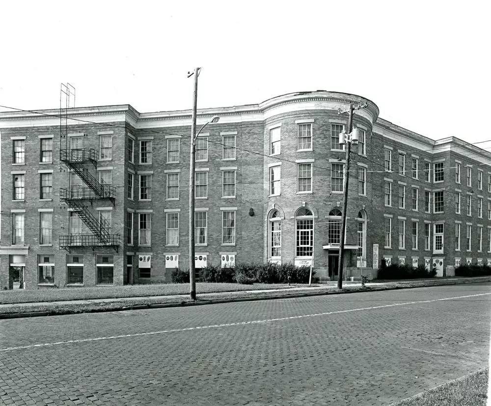 The Oliver House (1859)