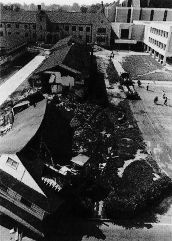 Removing the Army barracks from Centenial Mall, 1979