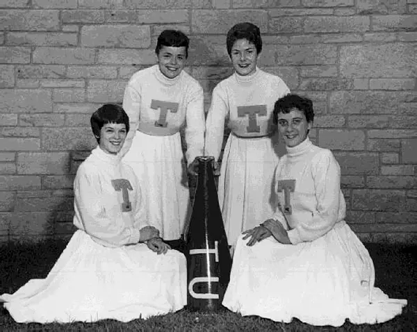 Cheerleading squad of 1957-58