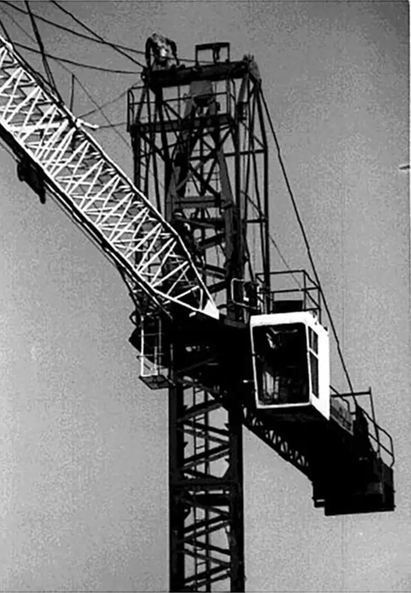 Work progresses on Stranahan Hall, 1984. (Photo by Bill Hartough.)