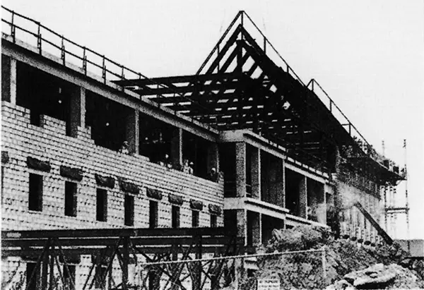 The new Pharmacy, Chemistry, and Life Sciences building under construction, 1996.